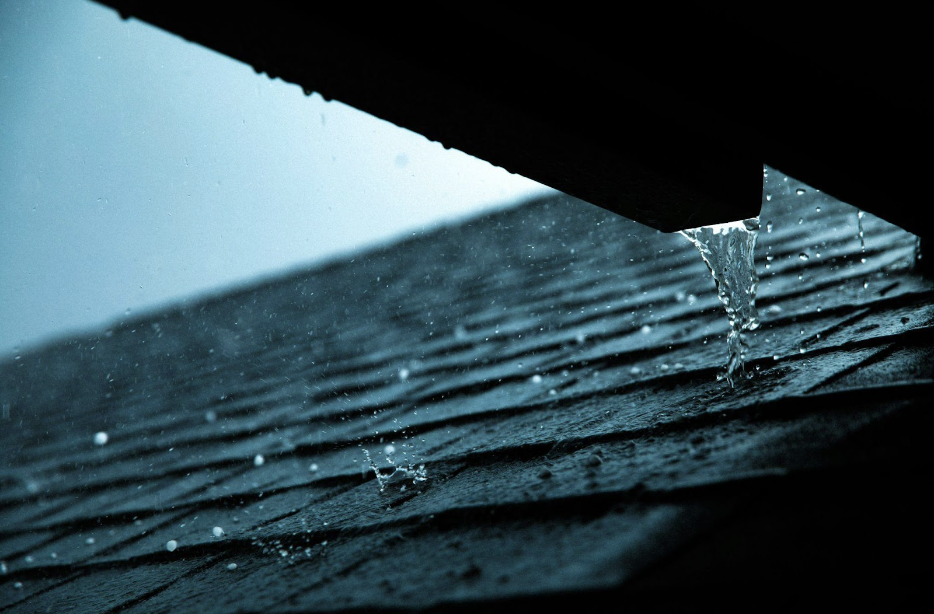 10 Ways to Protect Your Roof from Wind and Storm Damage
